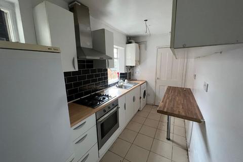 3 bedroom terraced house for sale - 100 Hartopp Road, Clarendon Park, Leicester, LE2 1WF