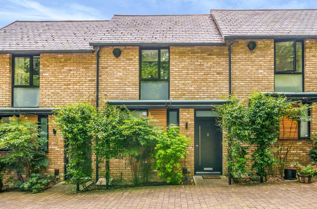 Chilbolton Avenue, Winchester, Hampshire, SO22 2 bed terraced house for