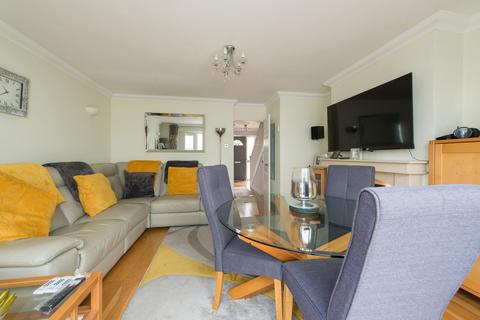 12 Highbury Gardens, Ramsgate, CT12 6QG