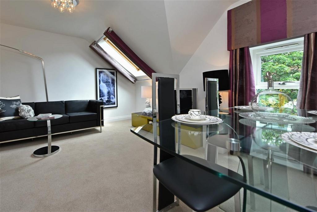 Ruff Lane, Ormskirk, Lancashire, L39 4PT 2 bed penthouse £1,250 pcm