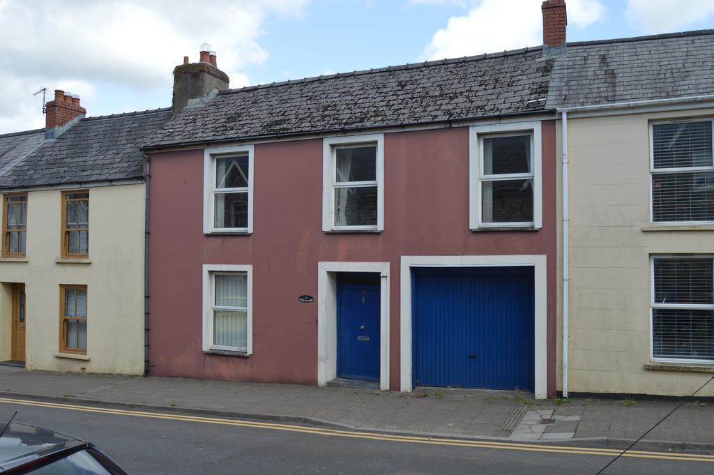 Barn Street, Haverfordwest SA61 3 bed terraced house to rent £925 pcm