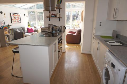 58 Rhodrons Avenue, Chessington, KT9 1AZ