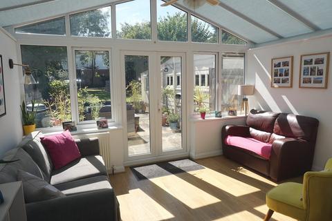 58 Rhodrons Avenue, Chessington, KT9 1AZ