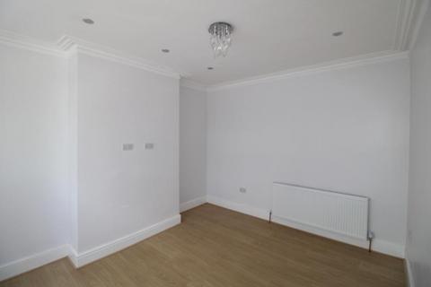 4 bedroom terraced house to rent, Wellington Road, Enfield, EN1