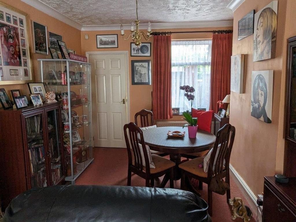 Lounge/dining room