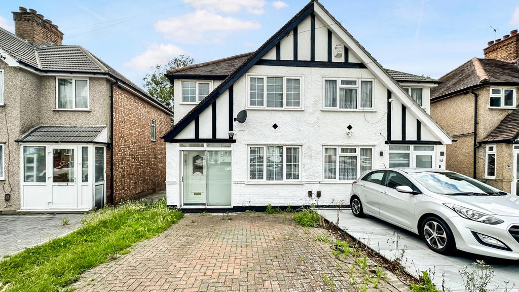 Belsize Road, Harrow, Middlesex HA3 3 bed semidetached house £575,000