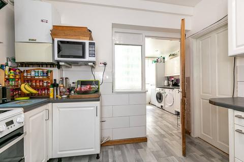 600 Downham Way, Bromley, BR1 5HW