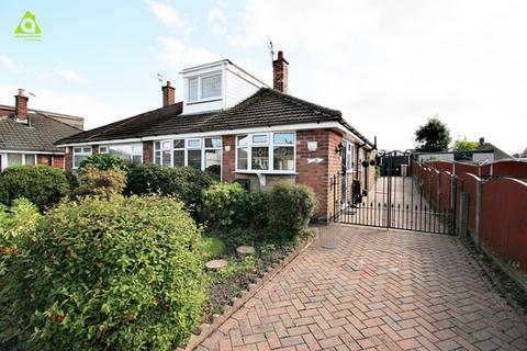 3 bedroom semi-detached bungalow for sale - Louise Gardens, Westhoughton, BL5 2HH