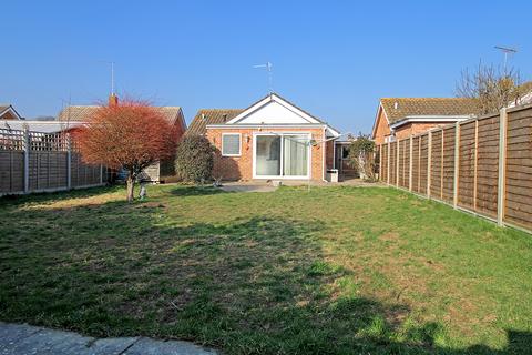 2 bedroom detached bungalow for sale - St. Thomas Drive, Pagham, Bognor Regis, West Sussex PO21