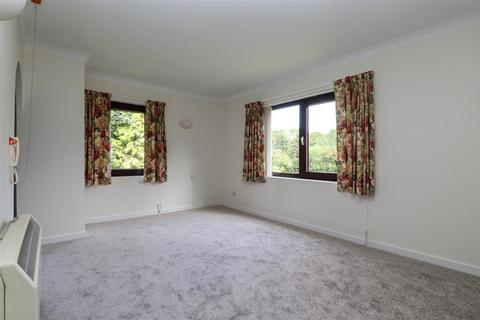 1 bedroom apartment for sale - Homepark House, South Street, Farnham GU9