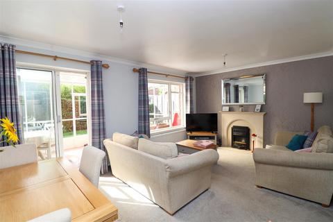 3 bedroom semi-detached house for sale - Compton Road, Fleet GU52