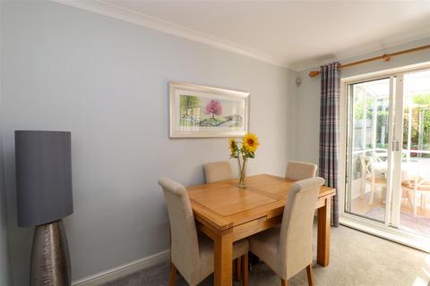 3 bedroom semi-detached house for sale - Compton Road, Fleet GU52