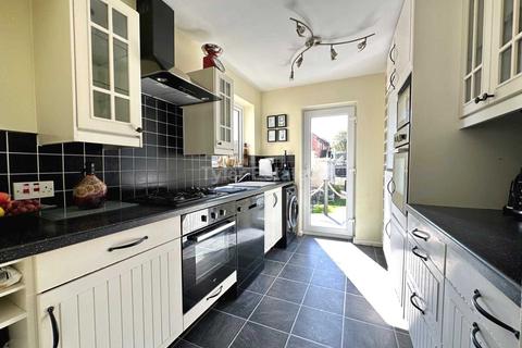 3 bedroom semi-detached house for sale, Passingham Close, Billericay CM11