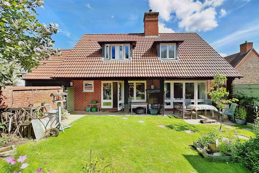 Charlton Marshall 3 bed detached house for sale £400,000