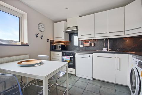 3 bedroom flat to rent, Alberts Court, Palgrave Gardens, London