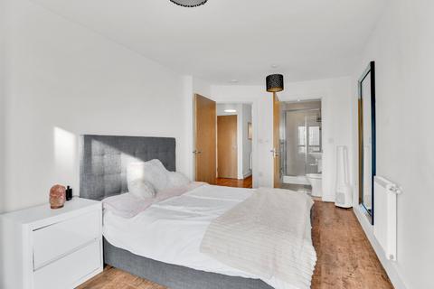2 bedroom flat for sale, Knightley Walk, London