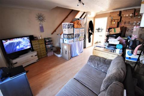 3 Dryden Place, Tilbury, RM18 8HQ