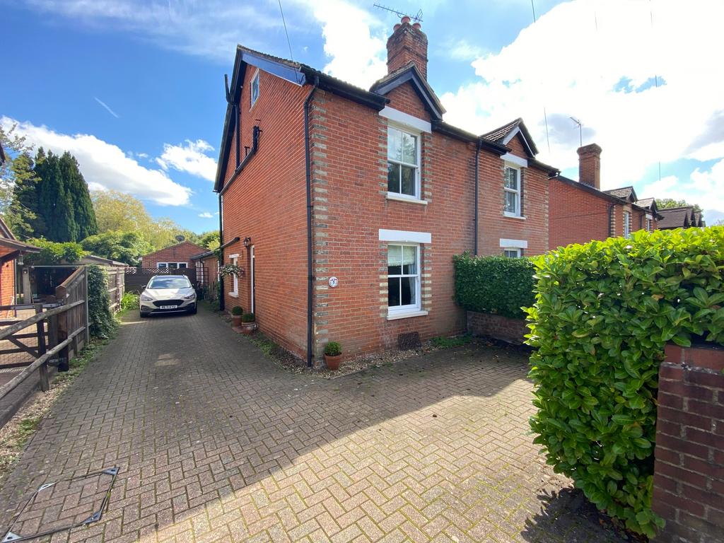 WORPLESDON 3 bed semidetached house for sale £685,000