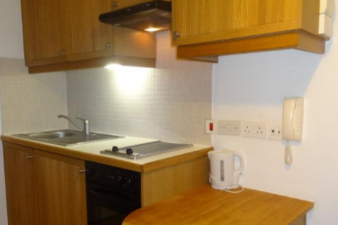 Studio to rent, Cartwright Gardens, Bloomsbury, London, WC1H