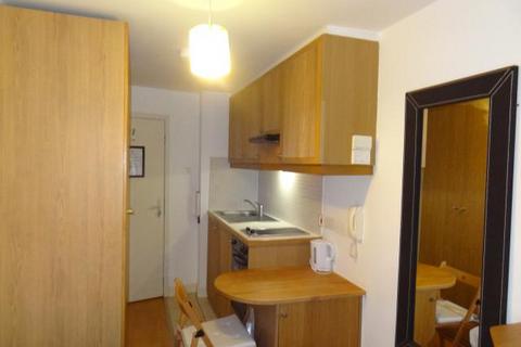 Studio to rent, Cartwright Gardens, Bloomsbury, London, WC1H