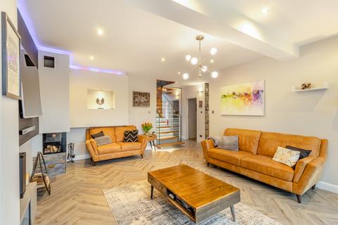 23 Shepherds Way, Rickmansworth, WD3 7NN