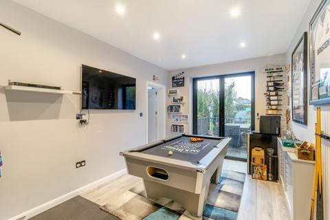 23 Shepherds Way, Rickmansworth, WD3 7NN