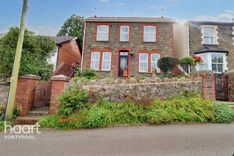 4 bedroom detached house for sale, Manor Way, Pontypool