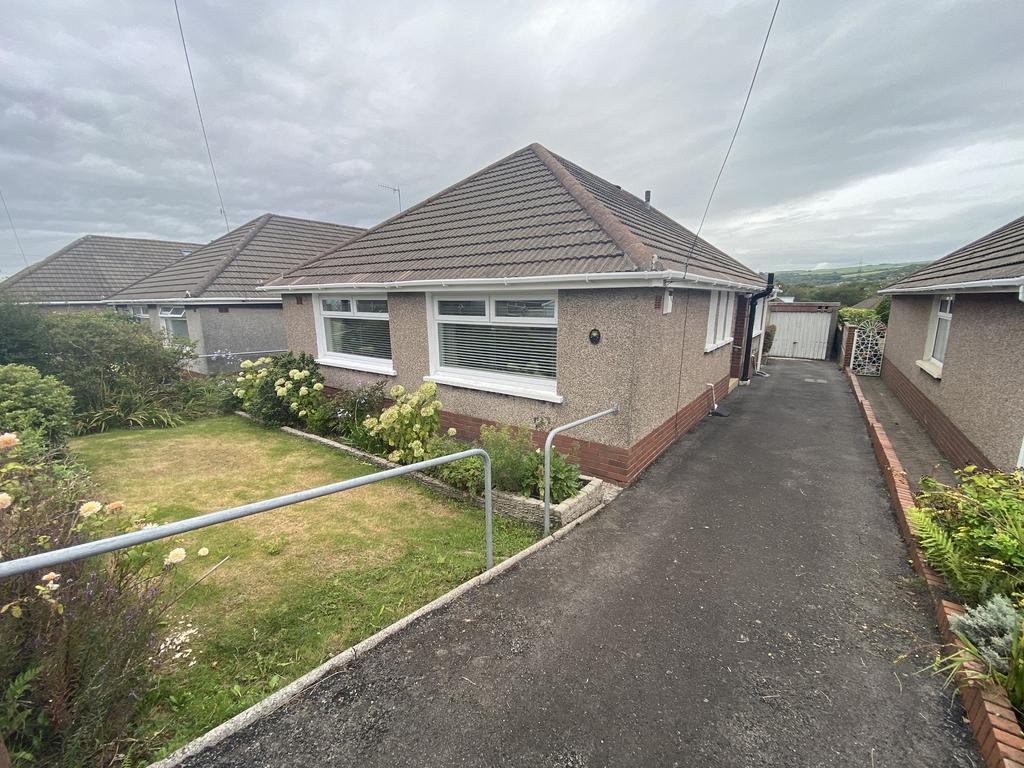 Eileen Road, Llansamlet, Swansea, City And County of Swansea. 3 bed