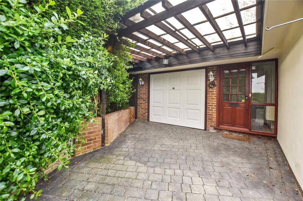 Shuttlemead, Bexley Village, Kent, DA5 3 bed bungalow for sale £710,000