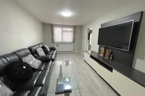 3 bedroom end of terrace house for sale, Stratton Gardens,  Southall, UB1