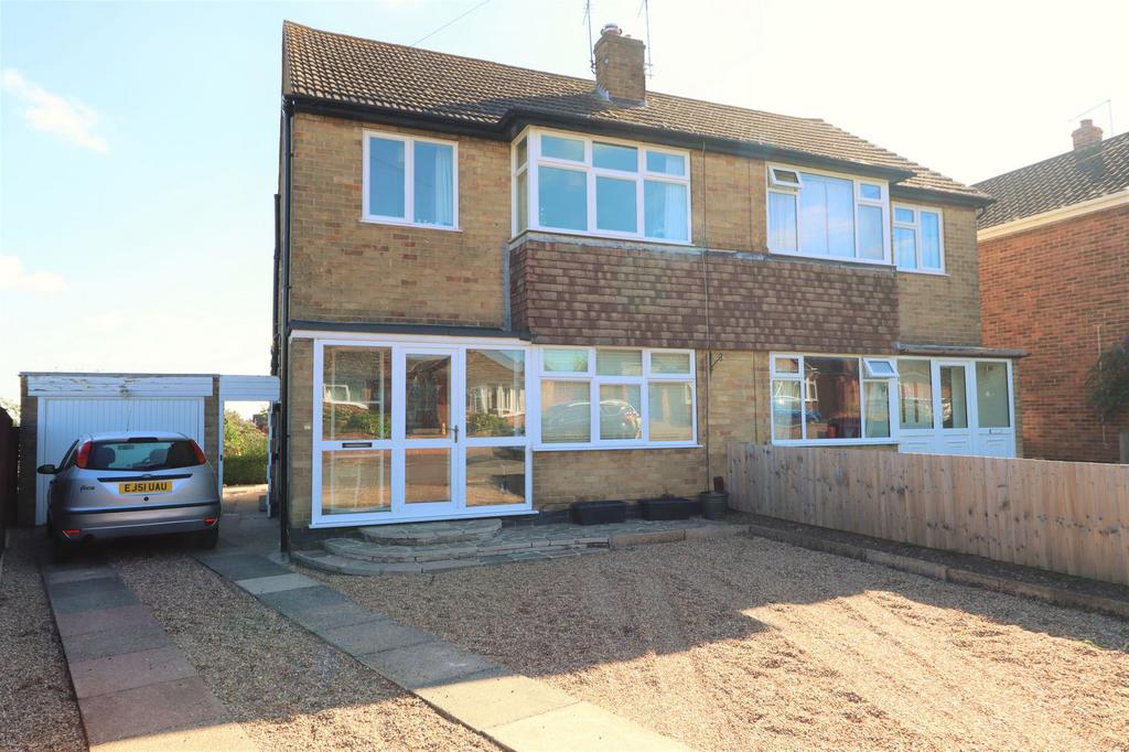 Jetcott Avenue, Loughborough, LE11 3 bed semidetached house for sale £300,000