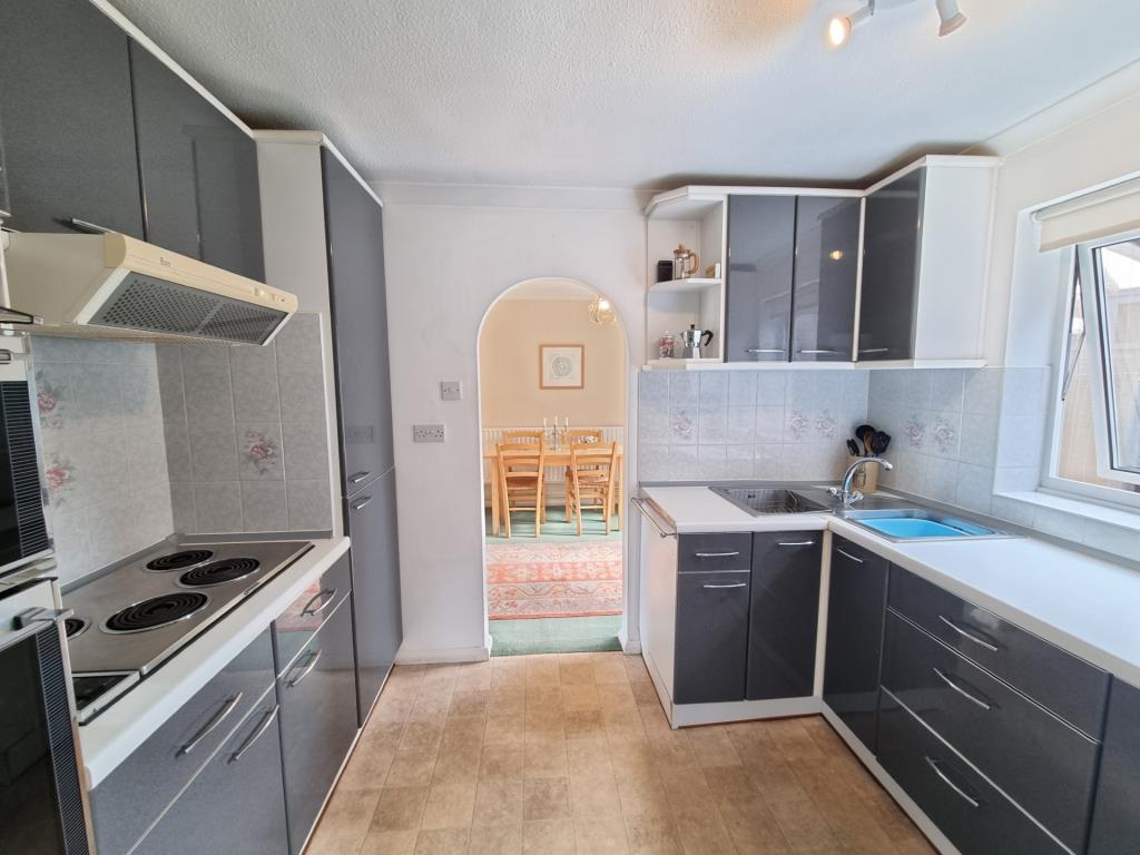 Lambourn, Berkshire, RG17 3 bed semidetached house for sale £325,000