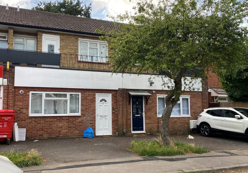 49 & 49A Ravensbourne Drive, Woodley... 4 bed flat £290,000