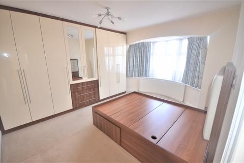 60 Abbotswood Gardens, Ilford, IG5 0BQ
