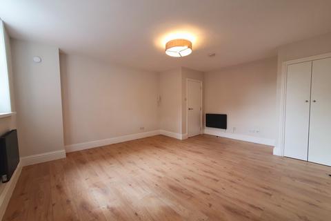 Studio to rent, Station Road,, Winchmore Hill