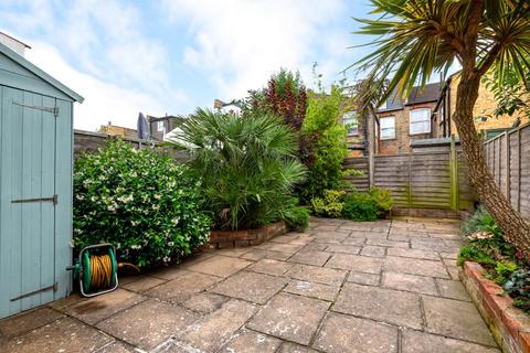 10 Gladwyn Road, London, SW15 1JY