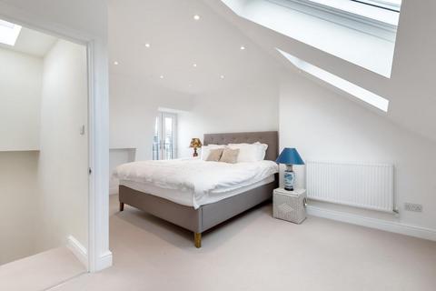 10 Gladwyn Road, London, SW15 1JY