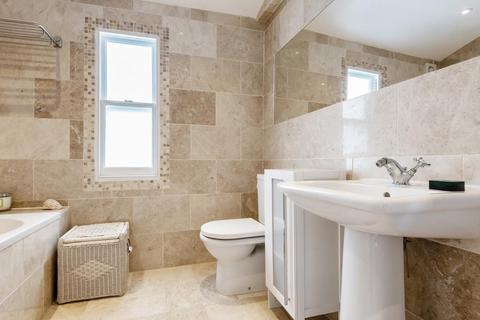 10 Gladwyn Road, London, SW15 1JY