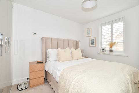 2 bedroom flat for sale, Skylark Avenue, Peacehaven, East Sussex