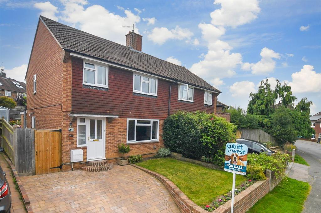 Sheppeys, Haywards Heath, West Sussex 3 bed semidetached house for sale £400,000