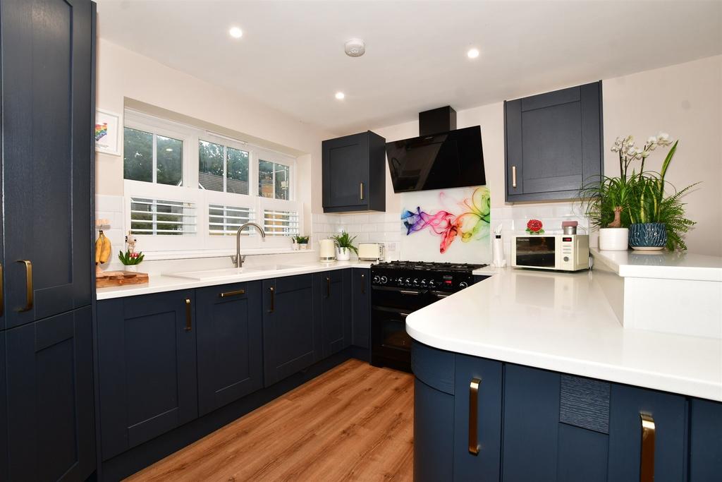 Kitchen / Dining Area