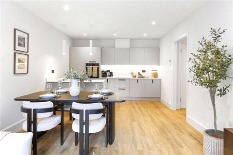 3 bedroom apartment for sale - Riverside Gardens, Oatlands Drive, Weybridge, KT13