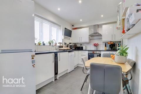 16 Penrith Road, Romford, RM3 9NS