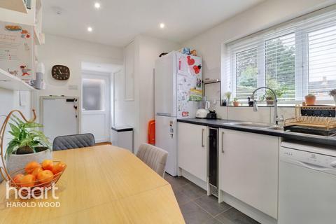 16 Penrith Road, Romford, RM3 9NS