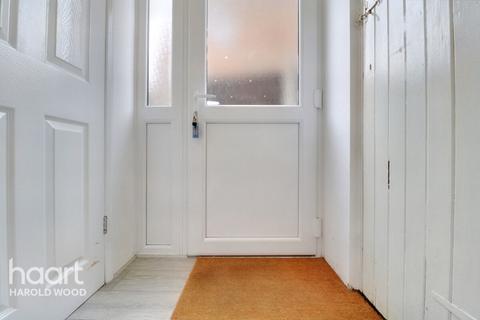 16 Penrith Road, Romford, RM3 9NS