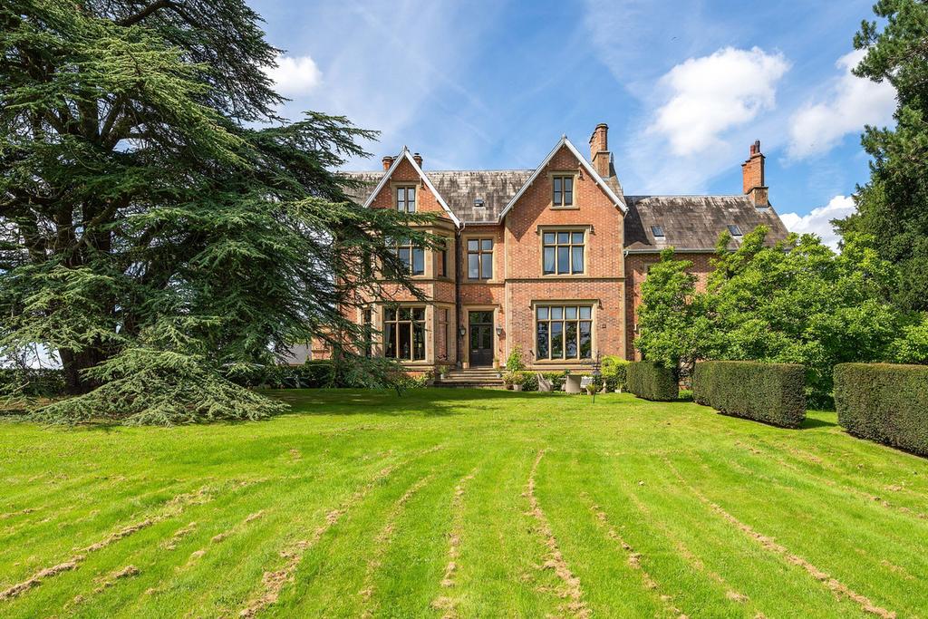 Bromyard Road Crown East, Worcestershire, WR2 5TR 4 bed country house