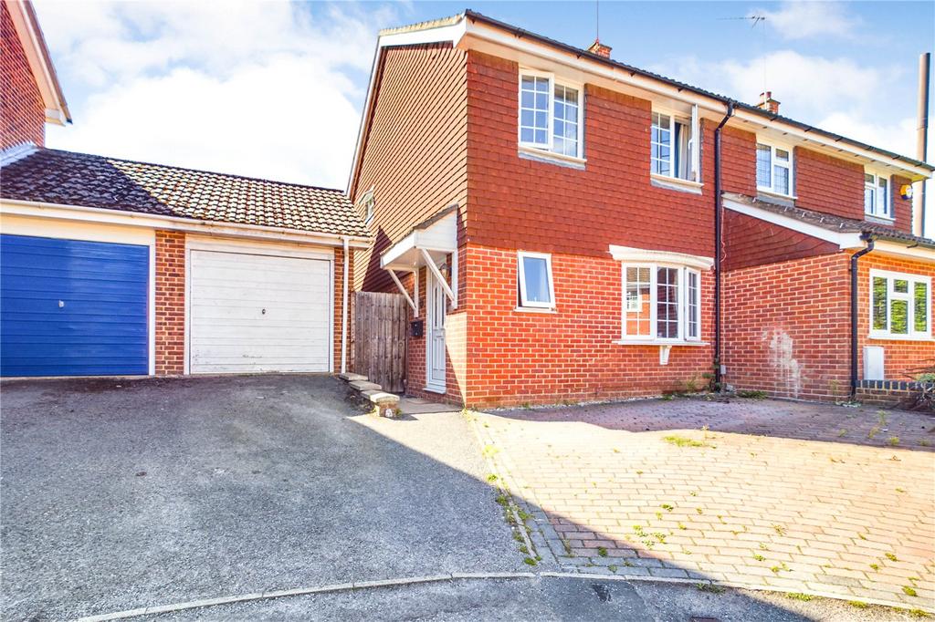 Prince William Drive, Tilehurst, Reading, Berkshire, RG31 3 bed semidetached house for sale £