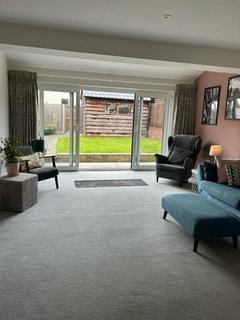 3 bedroom end of terrace house to rent, Noble Court,  Knighton,  LD7