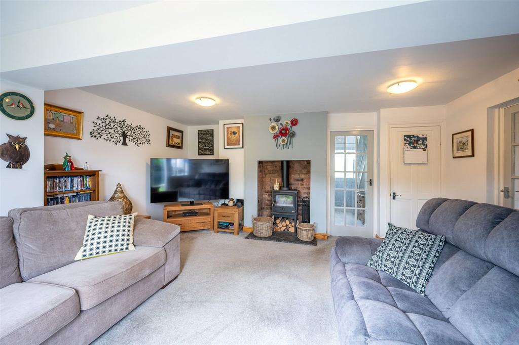 Parkes Avenue, Codsall, Wolverhampton, Staffordshire, WV8 4 bed house