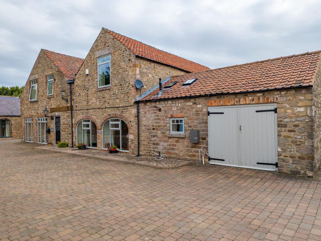 The Smithy, Chapmans Court, Catterick Village 4 bed barn conversion for